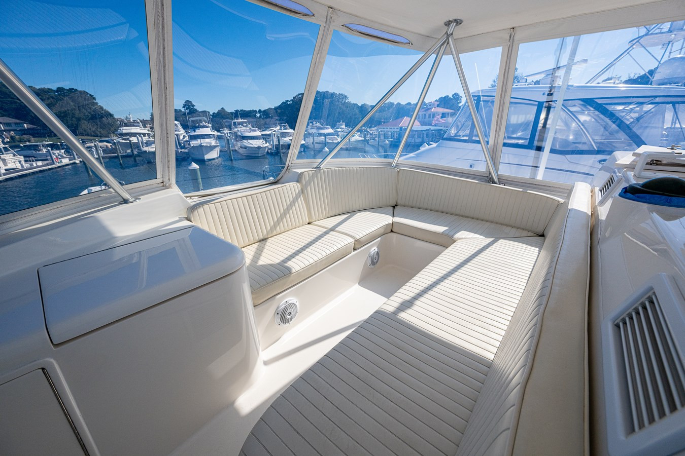 https://arconyachts.ams3.digitaloceanspaces.com/122293/conversions/large_4726818-optimize.jpg