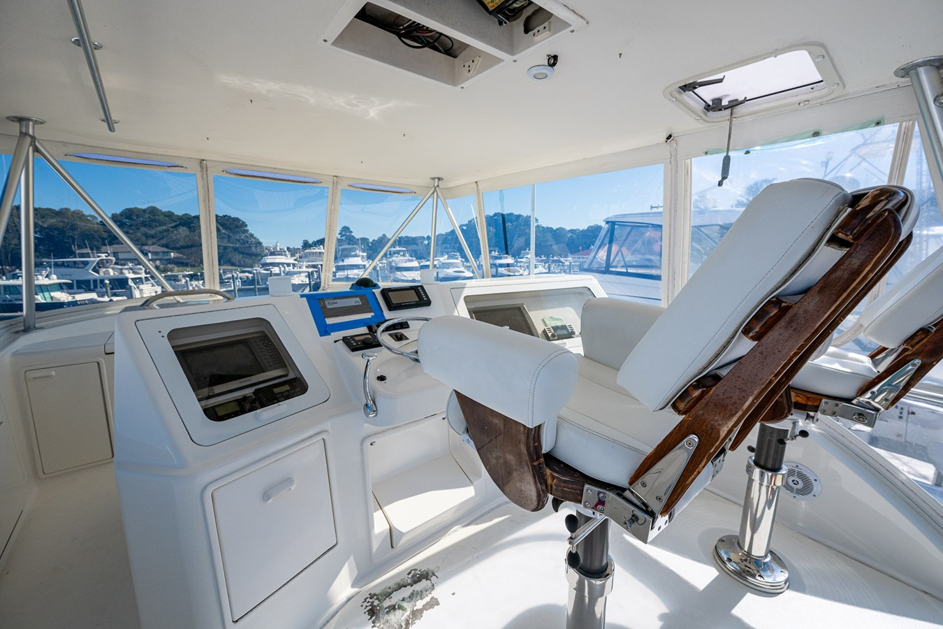 https://arconyachts.ams3.digitaloceanspaces.com/122300/conversions/large_4726820-optimize.jpg