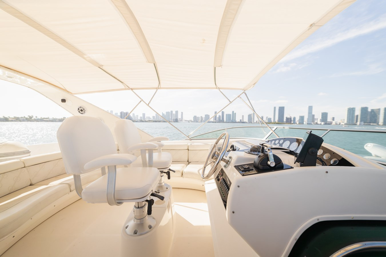 https://arconyachts.ams3.digitaloceanspaces.com/122305/conversions/large_4705659-optimize.jpg