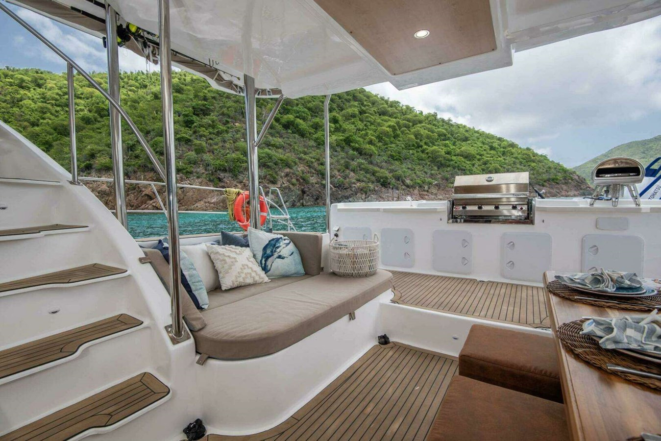 https://arconyachts.ams3.digitaloceanspaces.com/122307/conversions/large_4707041-optimize.jpg