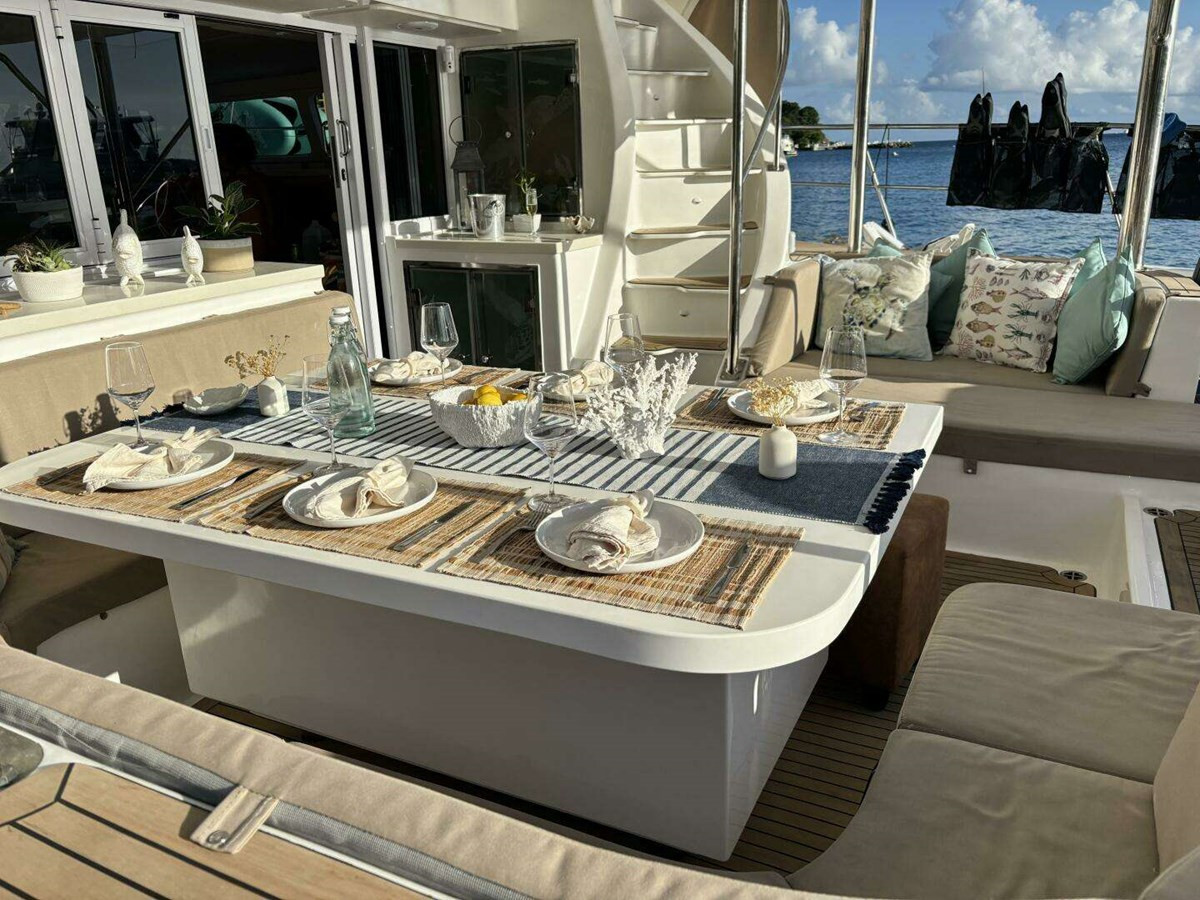 https://arconyachts.ams3.digitaloceanspaces.com/122313/conversions/large_4707043-optimize.jpg