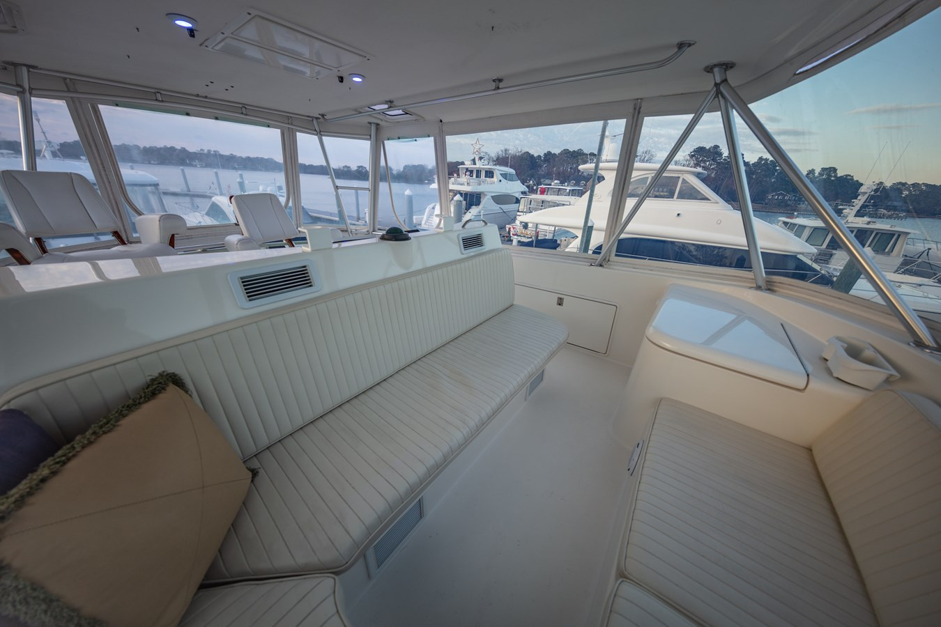 https://arconyachts.ams3.digitaloceanspaces.com/122392/conversions/large_4726854-optimize.jpg