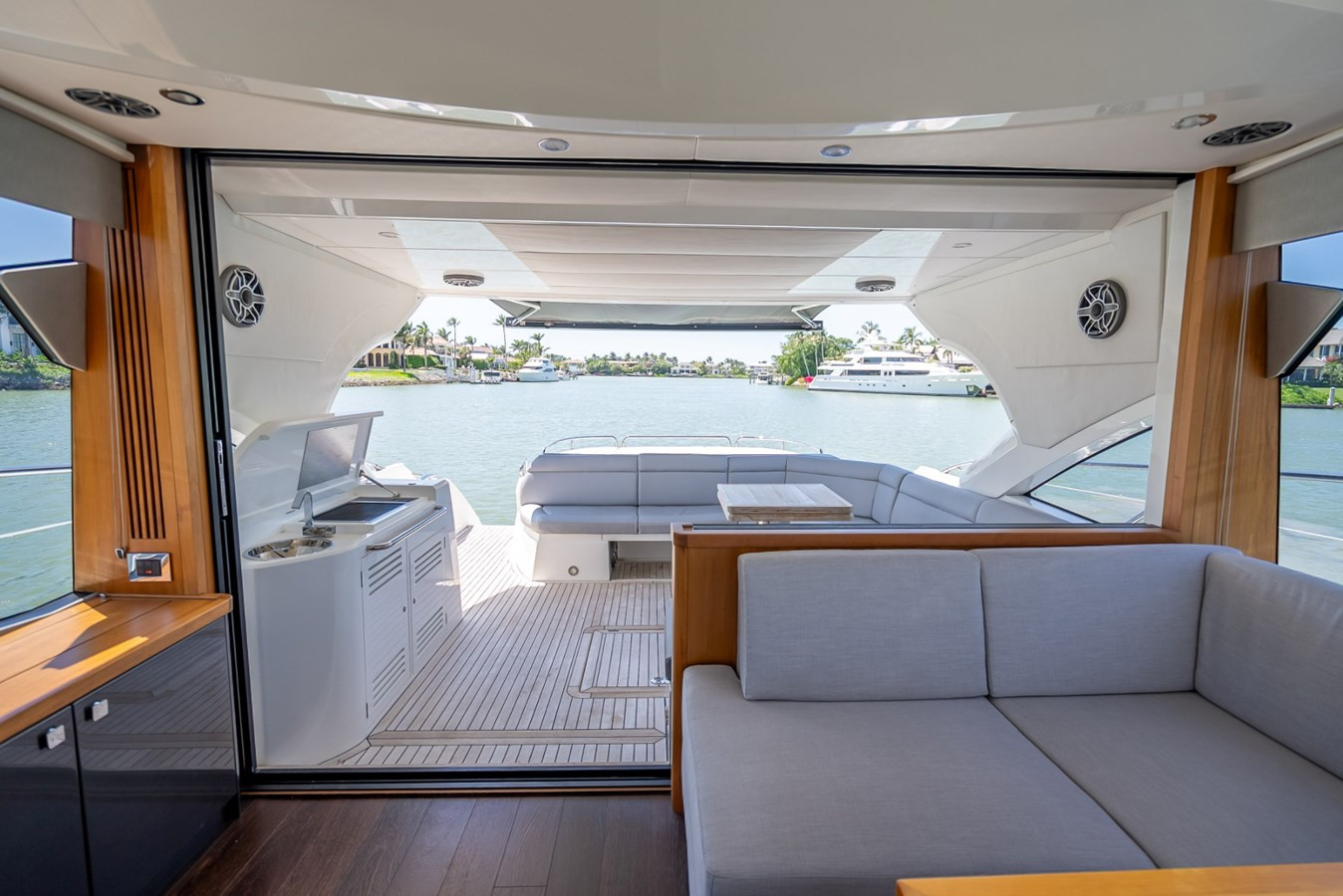 https://arconyachts.ams3.digitaloceanspaces.com/122440/conversions/large_4766370-optimize.jpg