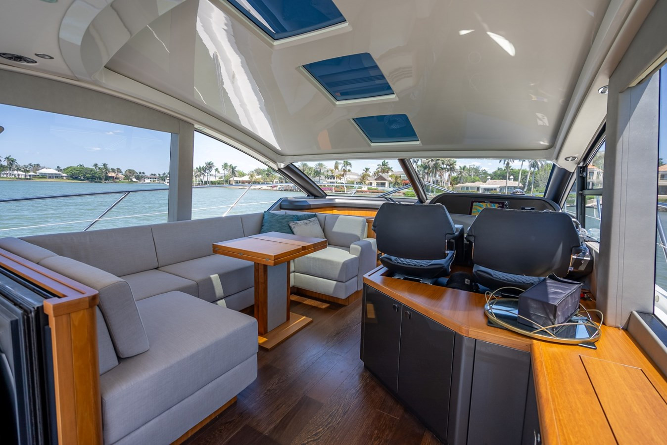 https://arconyachts.ams3.digitaloceanspaces.com/122472/conversions/large_4766381-optimize.jpg