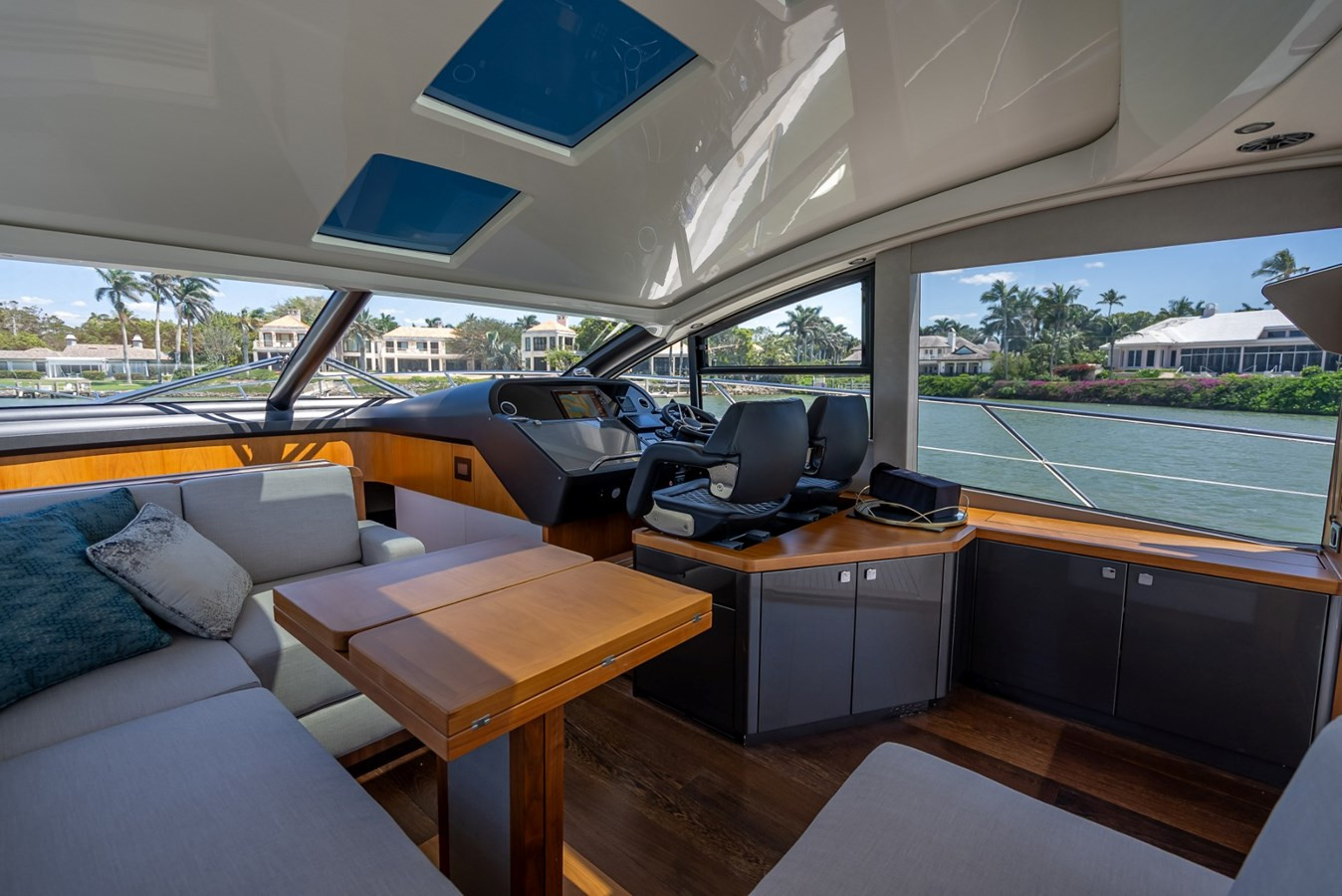 https://arconyachts.ams3.digitaloceanspaces.com/122474/conversions/large_4766382-optimize.jpg