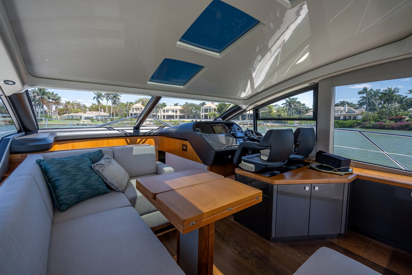 https://arconyachts.ams3.digitaloceanspaces.com/122476/conversions/large_4766383-optimize.jpg