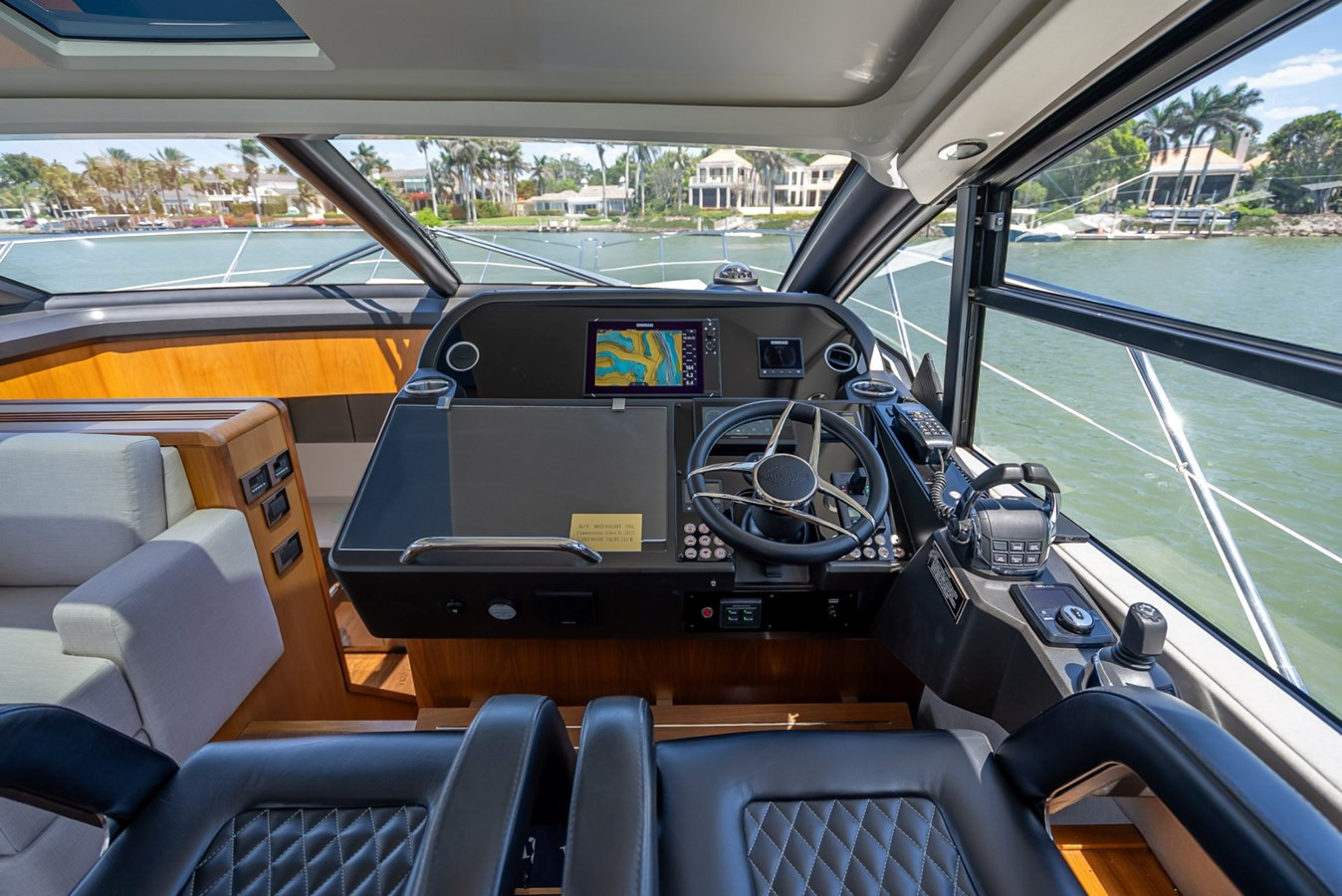 https://arconyachts.ams3.digitaloceanspaces.com/122491/conversions/large_4766388-optimize.jpg