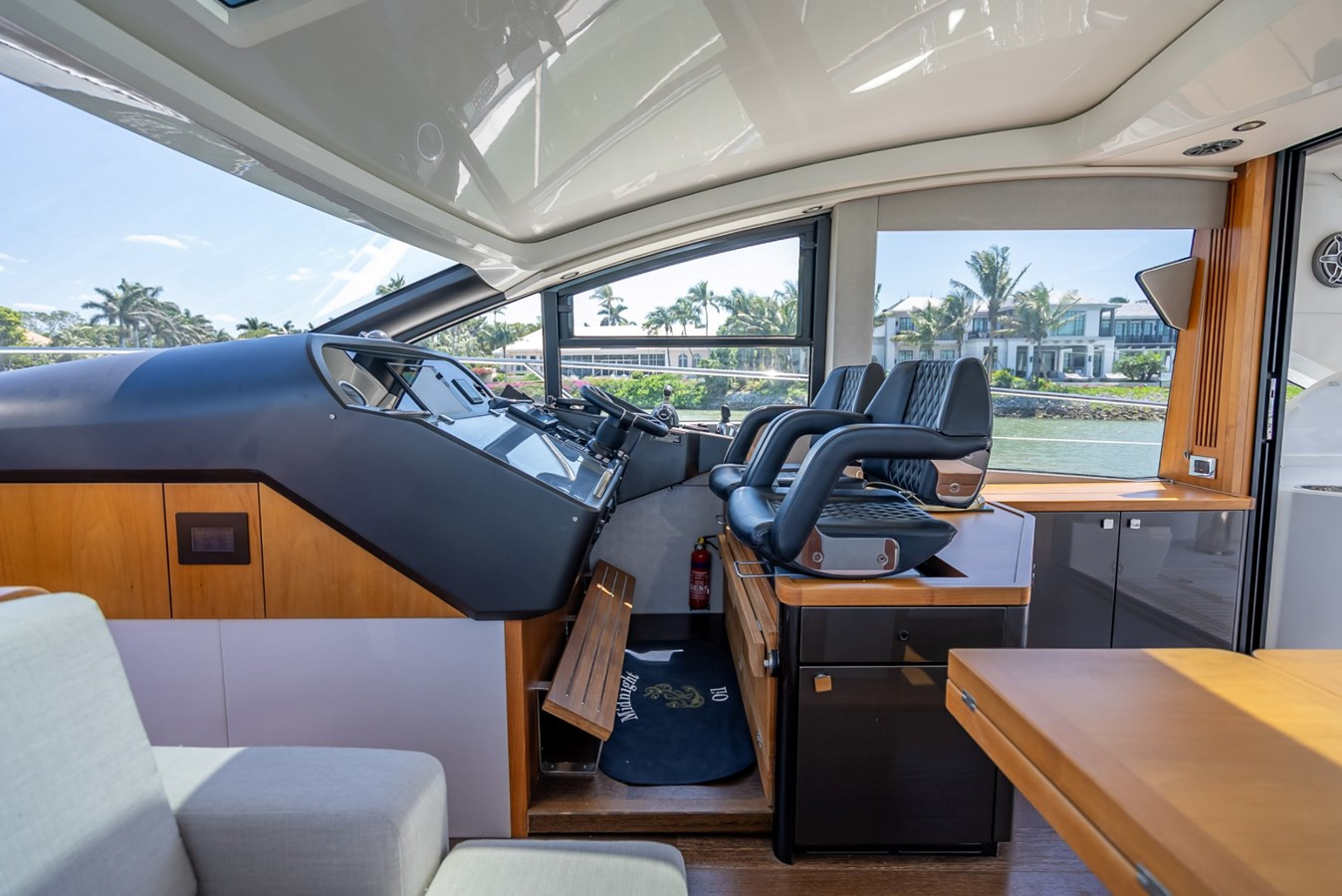 https://arconyachts.ams3.digitaloceanspaces.com/122500/conversions/large_4766391-optimize.jpg