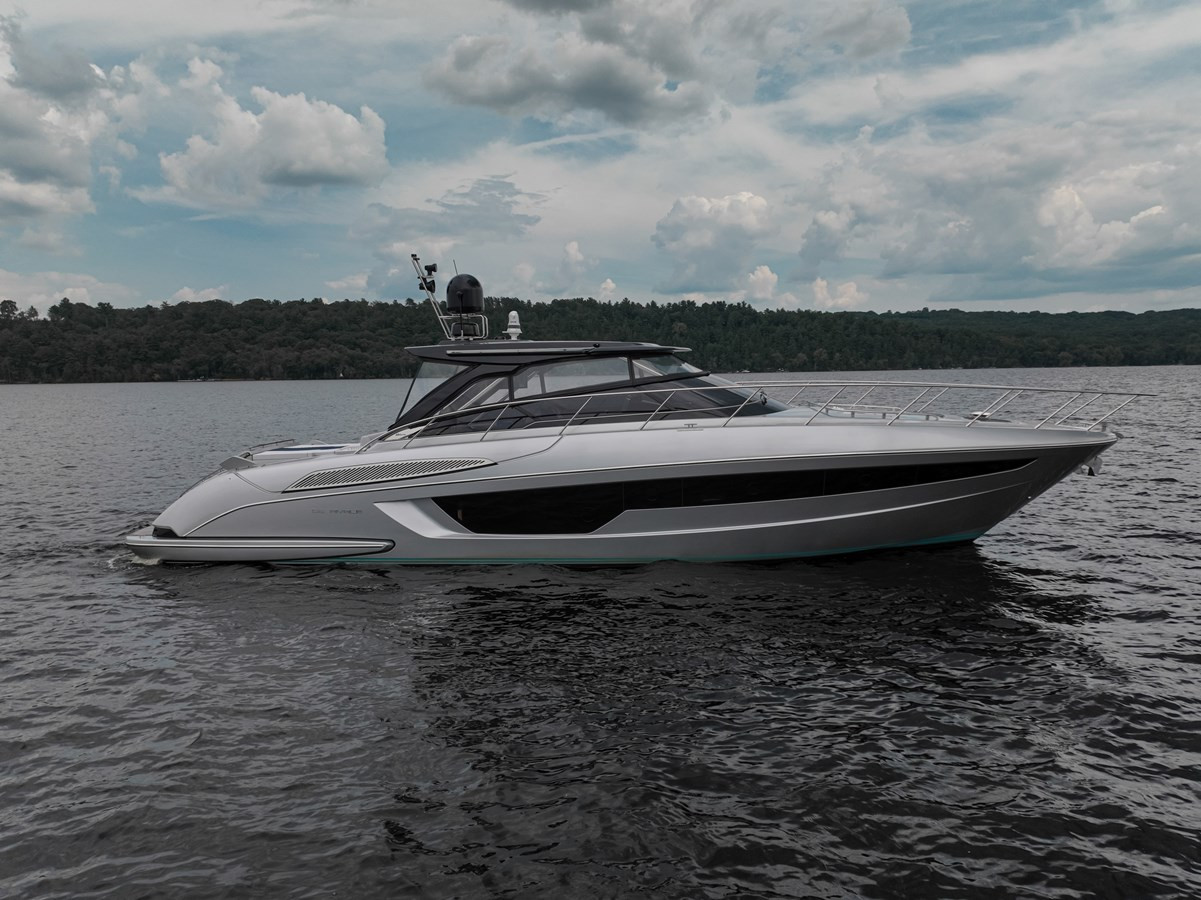 https://arconyachts.ams3.digitaloceanspaces.com/122519/conversions/large_4561523-optimize.jpg