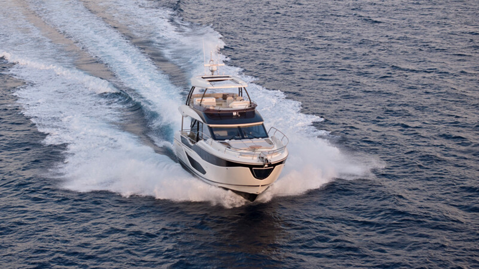 https://arconyachts.ams3.digitaloceanspaces.com/122524/conversions/large_4682233-optimize.jpg