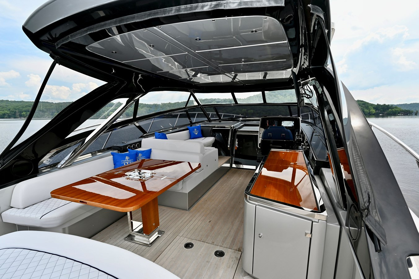 https://arconyachts.ams3.digitaloceanspaces.com/122525/conversions/large_4561525-optimize.jpg