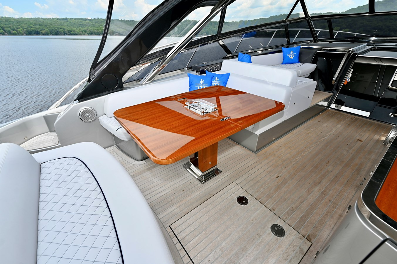https://arconyachts.ams3.digitaloceanspaces.com/122534/conversions/large_4561528-optimize.jpg