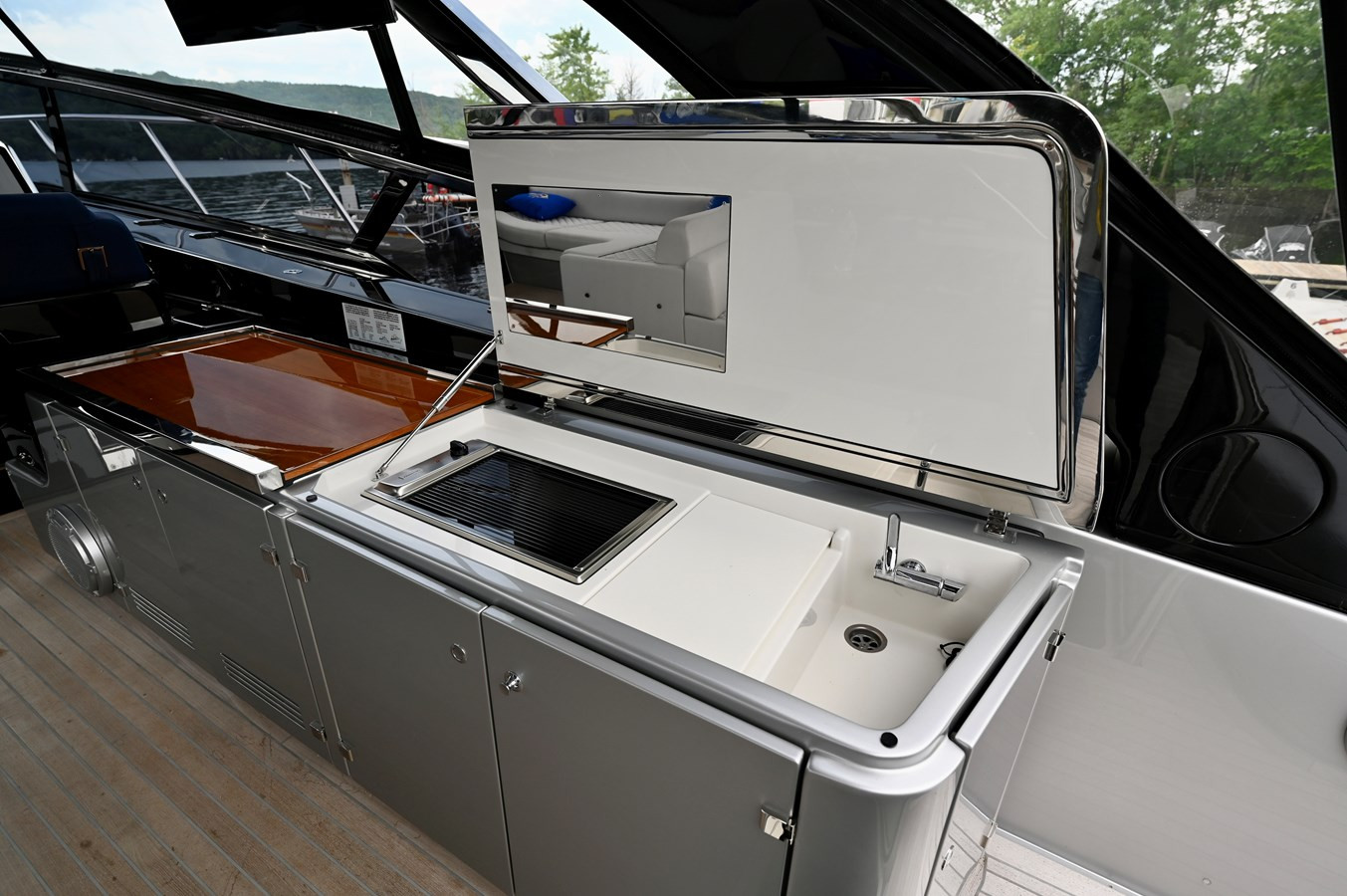 https://arconyachts.ams3.digitaloceanspaces.com/122540/conversions/large_4561530-optimize.jpg