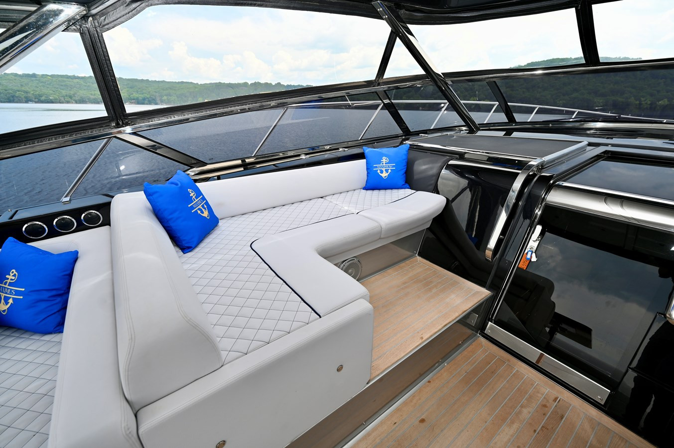 https://arconyachts.ams3.digitaloceanspaces.com/122549/conversions/large_4561533-optimize.jpg