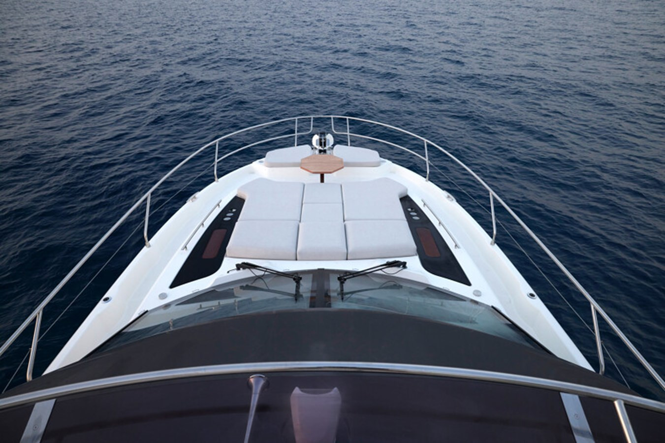 https://arconyachts.ams3.digitaloceanspaces.com/122575/conversions/large_4682236-optimize.jpg