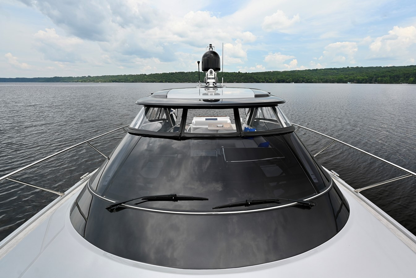 https://arconyachts.ams3.digitaloceanspaces.com/122637/conversions/large_4561563-optimize.jpg