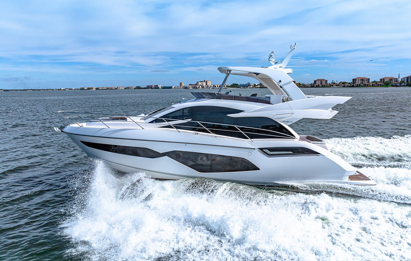 https://arconyachts.ams3.digitaloceanspaces.com/122718/conversions/large_4564570-optimize.jpg
