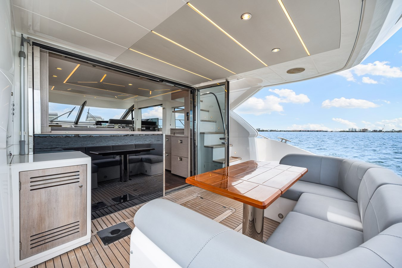 https://arconyachts.ams3.digitaloceanspaces.com/122722/conversions/large_4564571-optimize.jpg