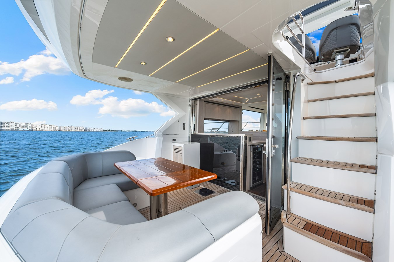 https://arconyachts.ams3.digitaloceanspaces.com/122726/conversions/large_4564573-optimize.jpg