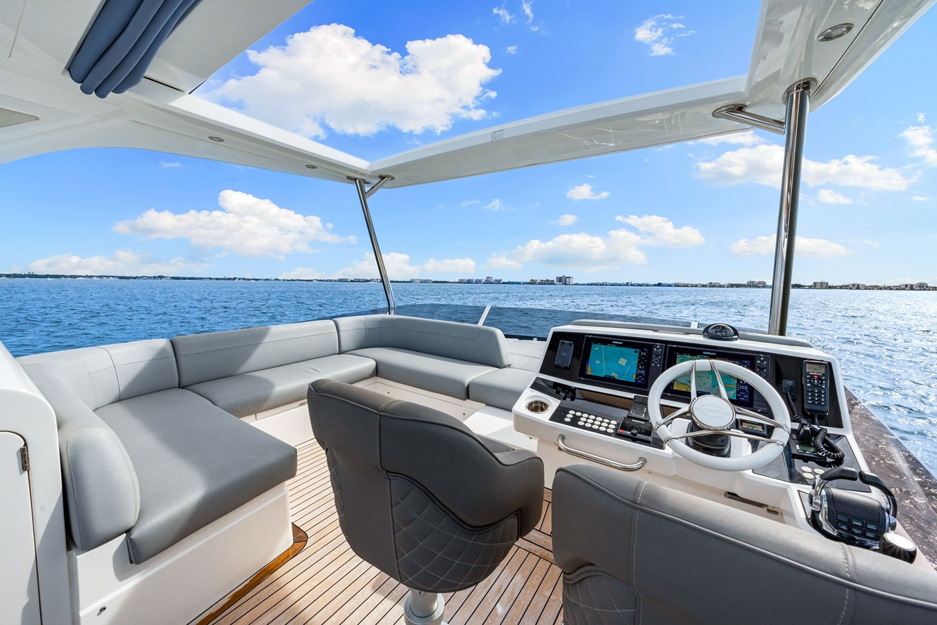 https://arconyachts.ams3.digitaloceanspaces.com/122764/conversions/large_4564586-optimize.jpg