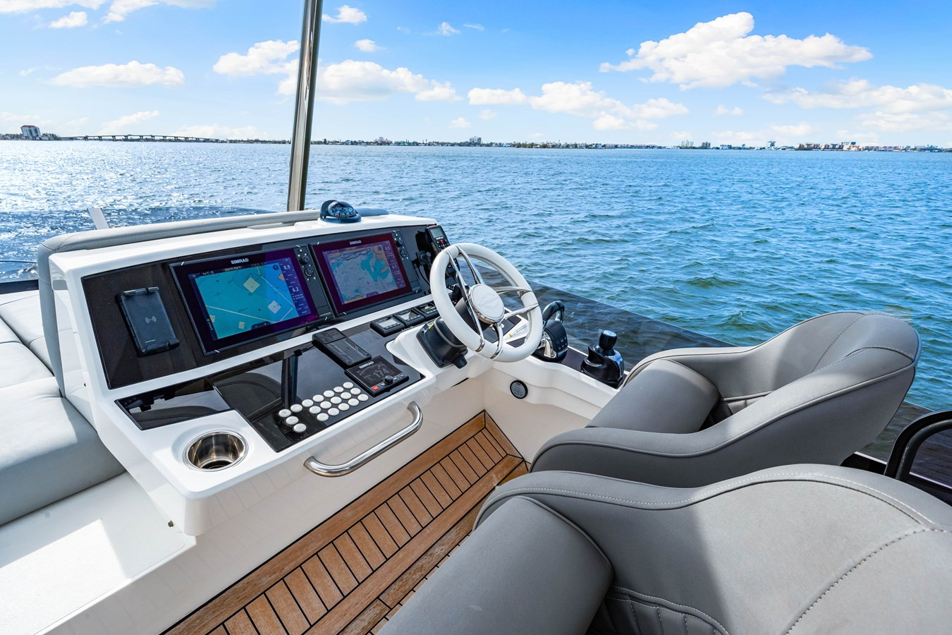 https://arconyachts.ams3.digitaloceanspaces.com/122770/conversions/large_4564588-optimize.jpg