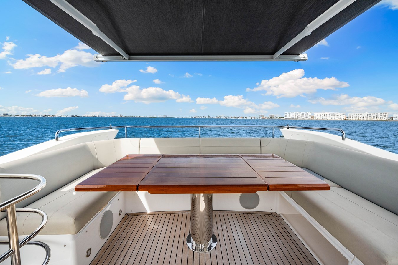 https://arconyachts.ams3.digitaloceanspaces.com/122796/conversions/large_4564597-optimize.jpg
