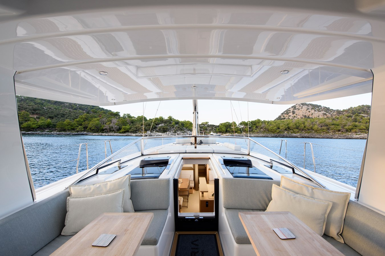 https://arconyachts.ams3.digitaloceanspaces.com/122809/conversions/large_4405812-optimize.jpg