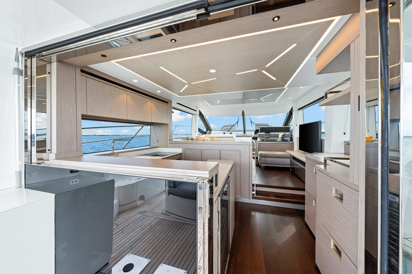 https://arconyachts.ams3.digitaloceanspaces.com/122816/conversions/large_4564604-optimize.jpg