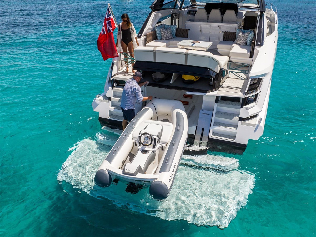 https://arconyachts.ams3.digitaloceanspaces.com/122834/conversions/large_4347051-optimize.jpg