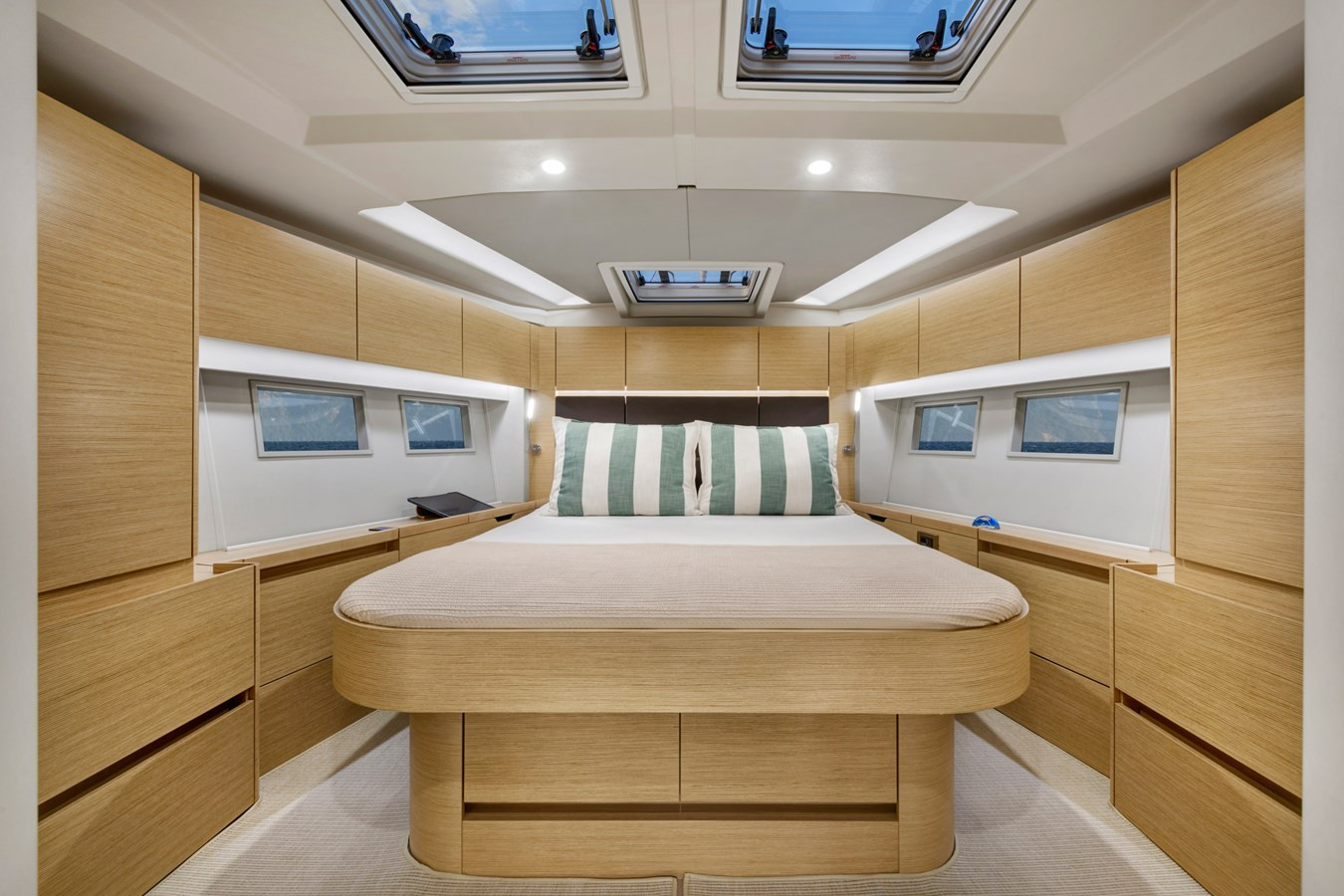 https://arconyachts.ams3.digitaloceanspaces.com/122837/conversions/large_4405823-optimize.jpg