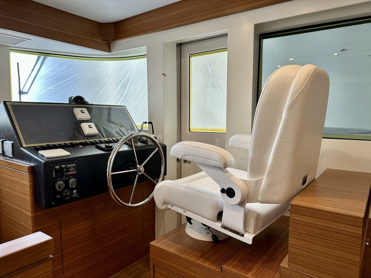 https://arconyachts.ams3.digitaloceanspaces.com/122858/conversions/large_4858172-optimize.jpg