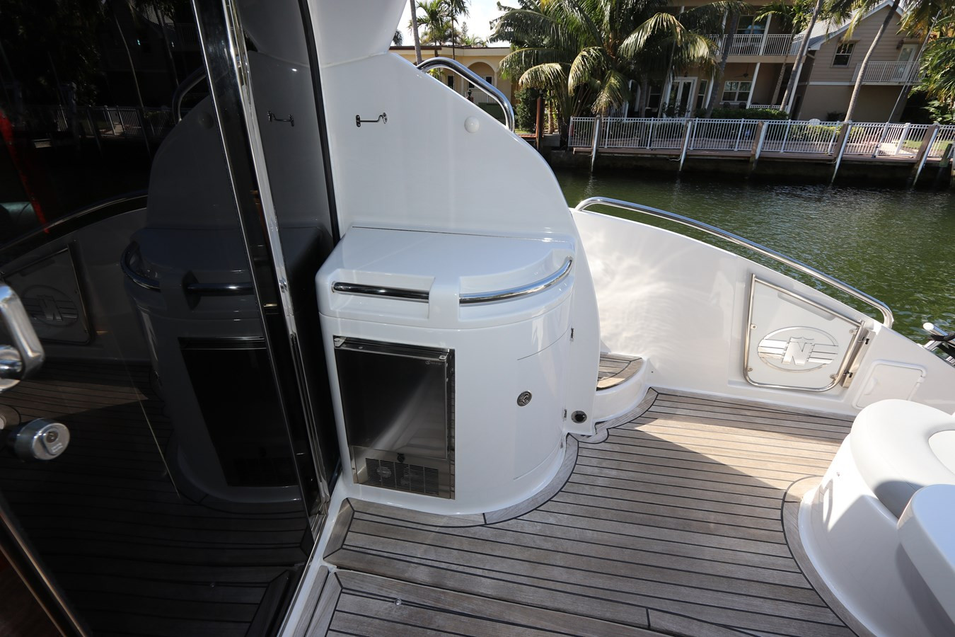 https://arconyachts.ams3.digitaloceanspaces.com/123118/conversions/large_3478815-optimize.jpg