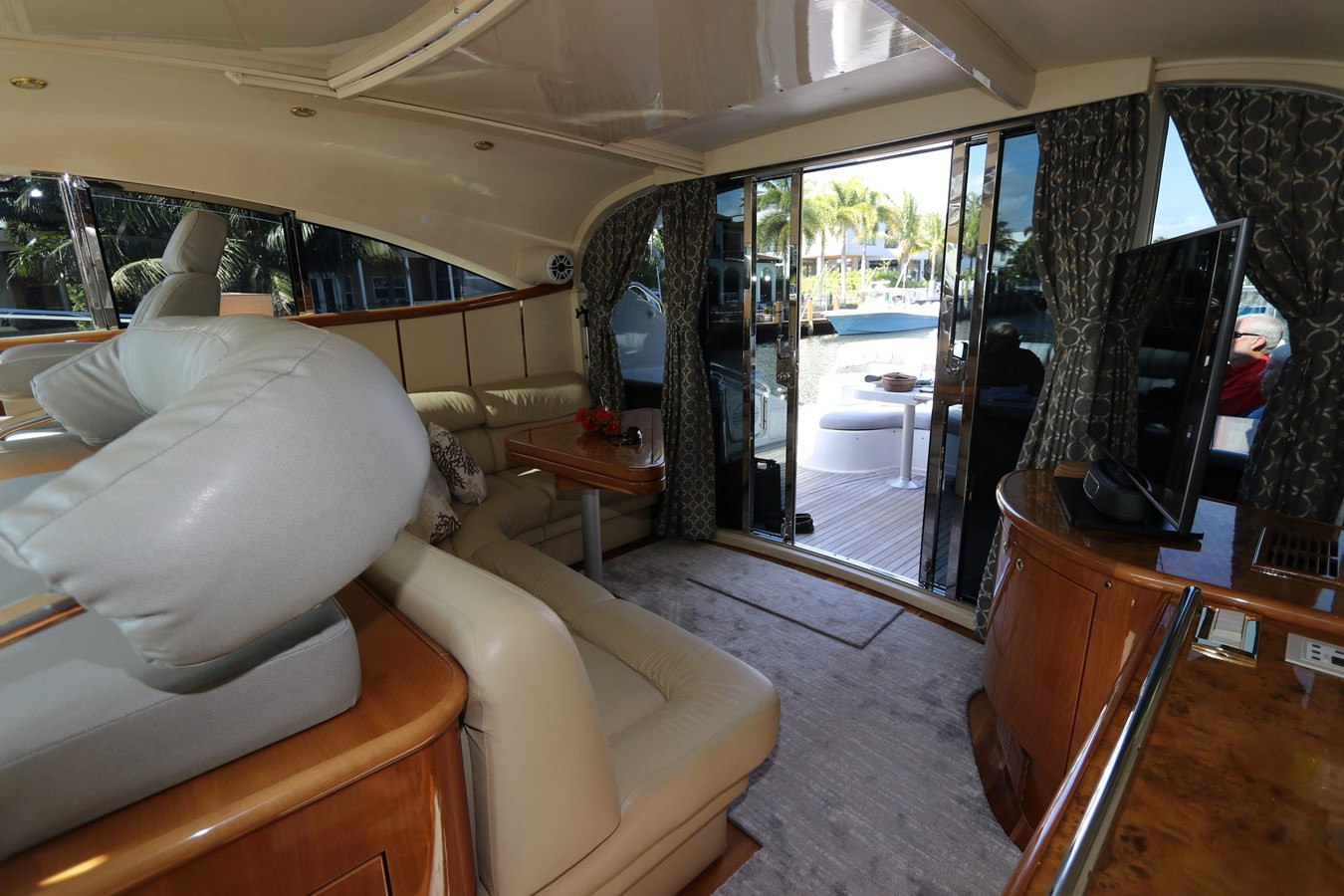 https://arconyachts.ams3.digitaloceanspaces.com/123151/conversions/large_3478826-optimize.jpg