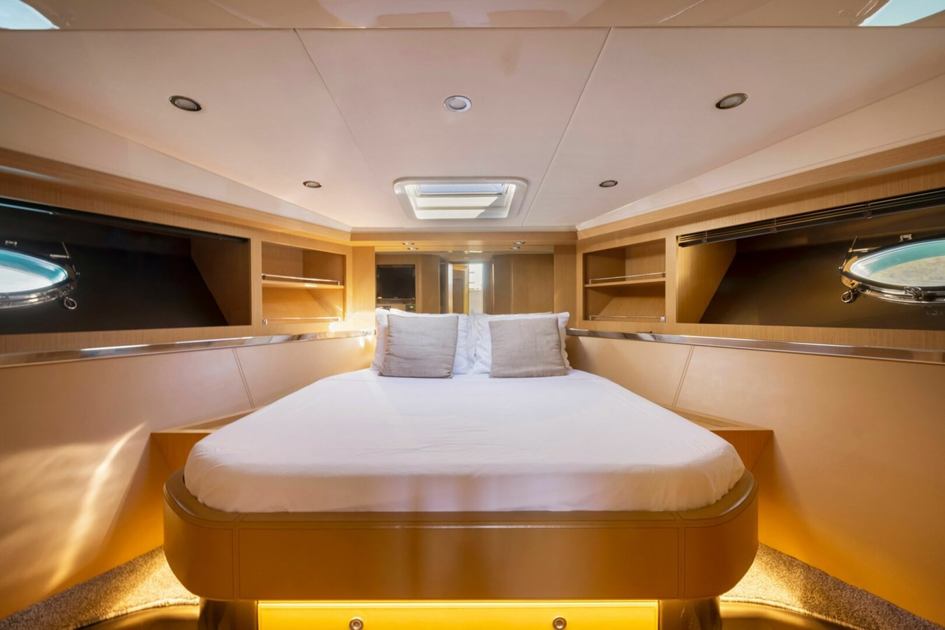 https://arconyachts.ams3.digitaloceanspaces.com/123308/conversions/large_3803845-optimize.jpg