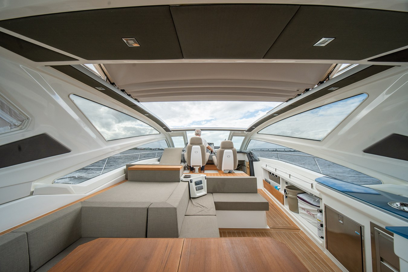 https://arconyachts.ams3.digitaloceanspaces.com/123346/conversions/large_4042473-optimize.jpg