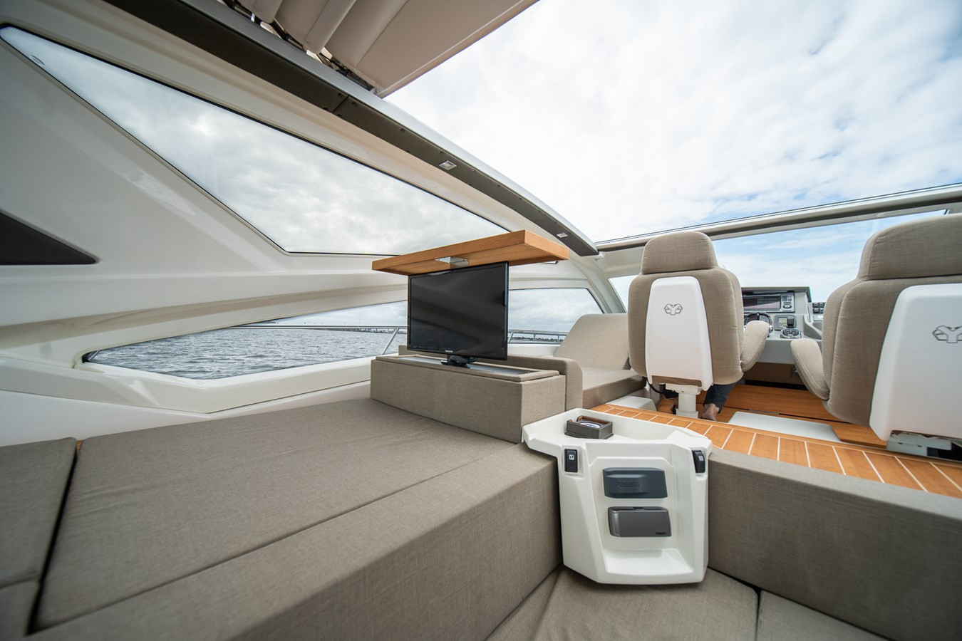 https://arconyachts.ams3.digitaloceanspaces.com/123350/conversions/large_4042490-optimize.jpg
