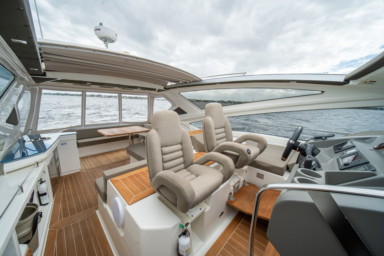 https://arconyachts.ams3.digitaloceanspaces.com/123353/conversions/large_4042448-optimize.jpg
