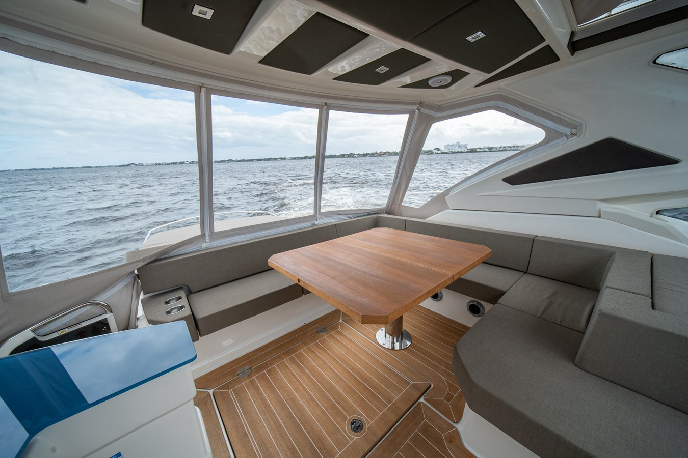 https://arconyachts.ams3.digitaloceanspaces.com/123359/conversions/large_4042443-optimize.jpg