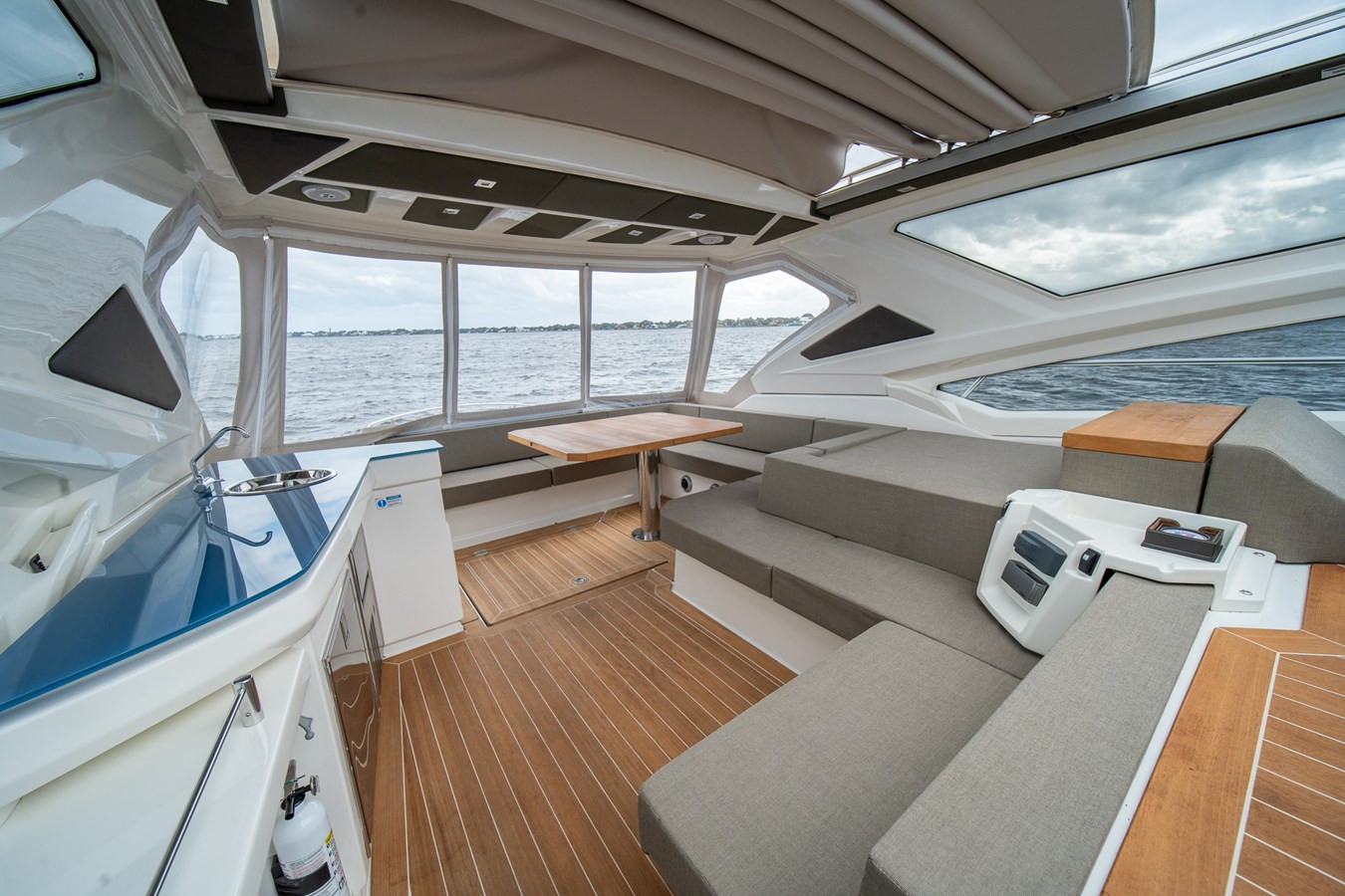 https://arconyachts.ams3.digitaloceanspaces.com/123364/conversions/large_4042441-optimize.jpg