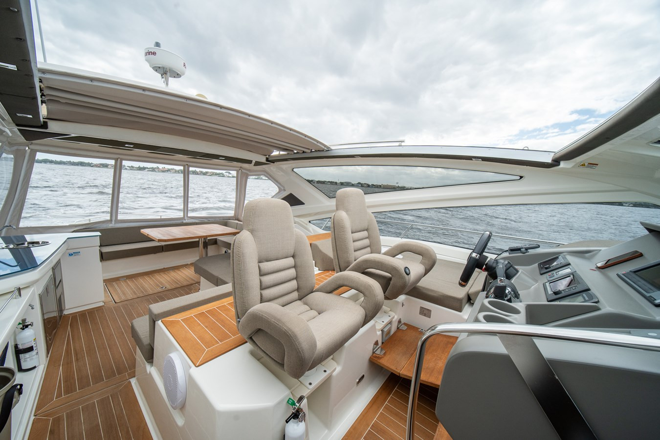 https://arconyachts.ams3.digitaloceanspaces.com/123366/conversions/large_4042450-optimize.jpg