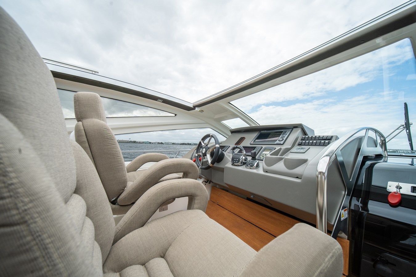 https://arconyachts.ams3.digitaloceanspaces.com/123369/conversions/large_4042460-optimize.jpg
