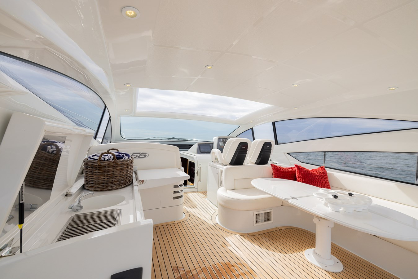 https://arconyachts.ams3.digitaloceanspaces.com/123413/conversions/large_4069311-optimize.jpg