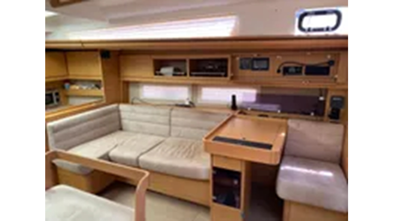 https://arconyachts.ams3.digitaloceanspaces.com/123500/conversions/large_4324785-optimize.jpg