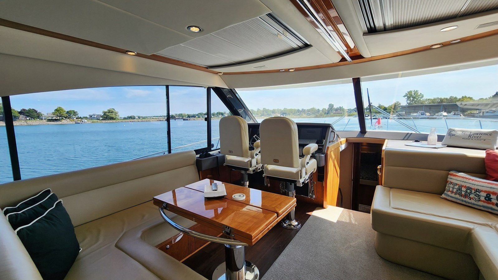 https://arconyachts.ams3.digitaloceanspaces.com/123533/conversions/large_4328663-optimize.jpg