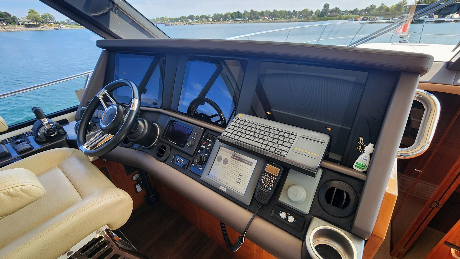 https://arconyachts.ams3.digitaloceanspaces.com/123542/conversions/large_4328666-optimize.jpg
