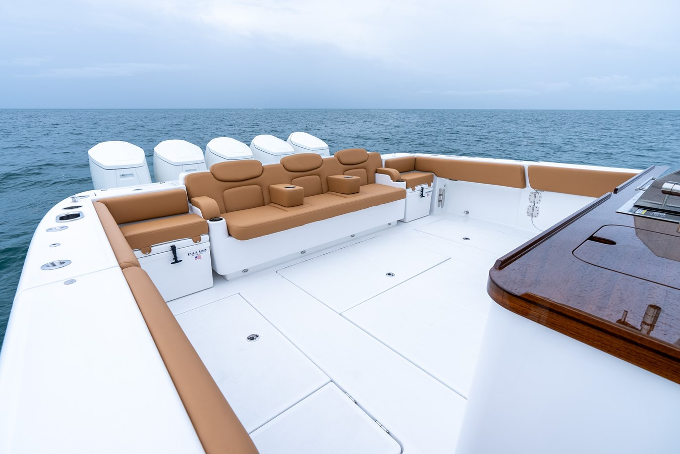 https://arconyachts.ams3.digitaloceanspaces.com/123641/conversions/large_4584654-optimize.jpg