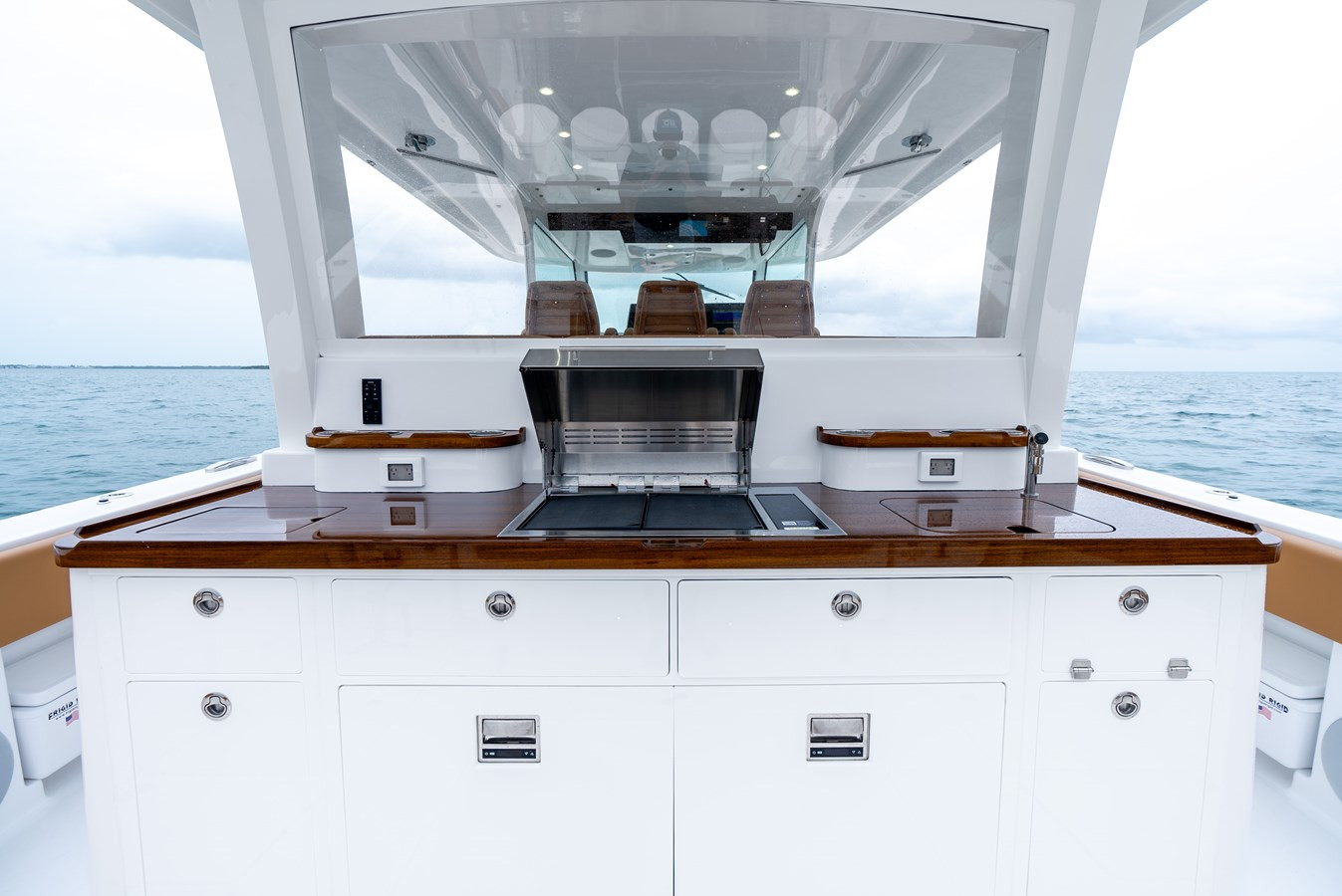 https://arconyachts.ams3.digitaloceanspaces.com/123650/conversions/large_4584681-optimize.jpg