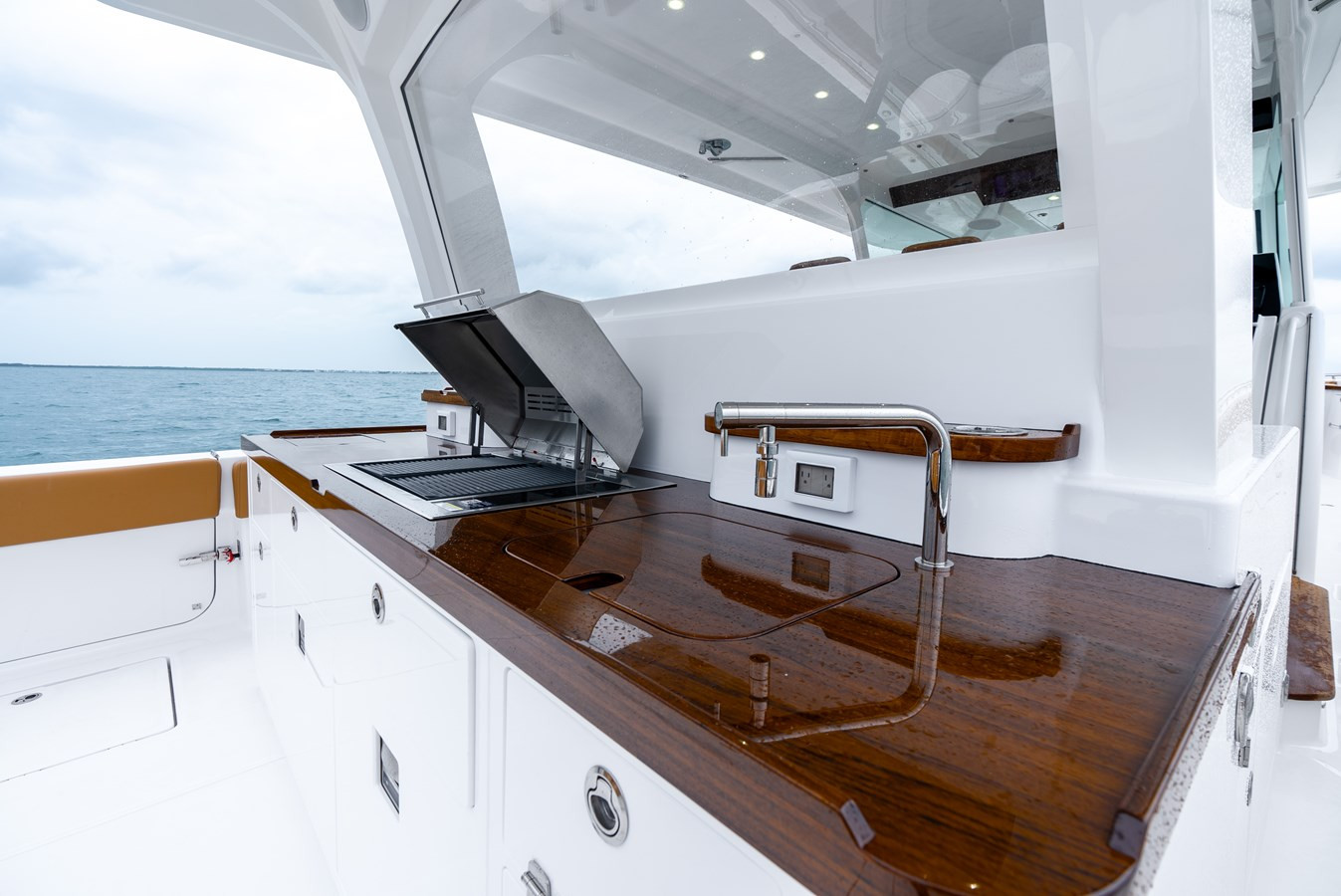 https://arconyachts.ams3.digitaloceanspaces.com/123653/conversions/large_4584682-optimize.jpg