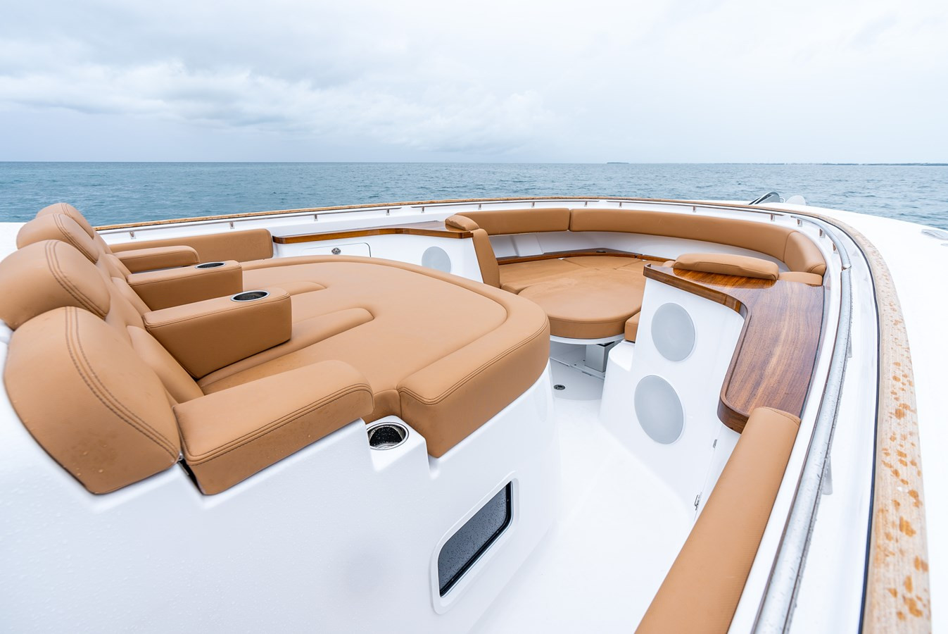 https://arconyachts.ams3.digitaloceanspaces.com/123671/conversions/large_4584675-optimize.jpg
