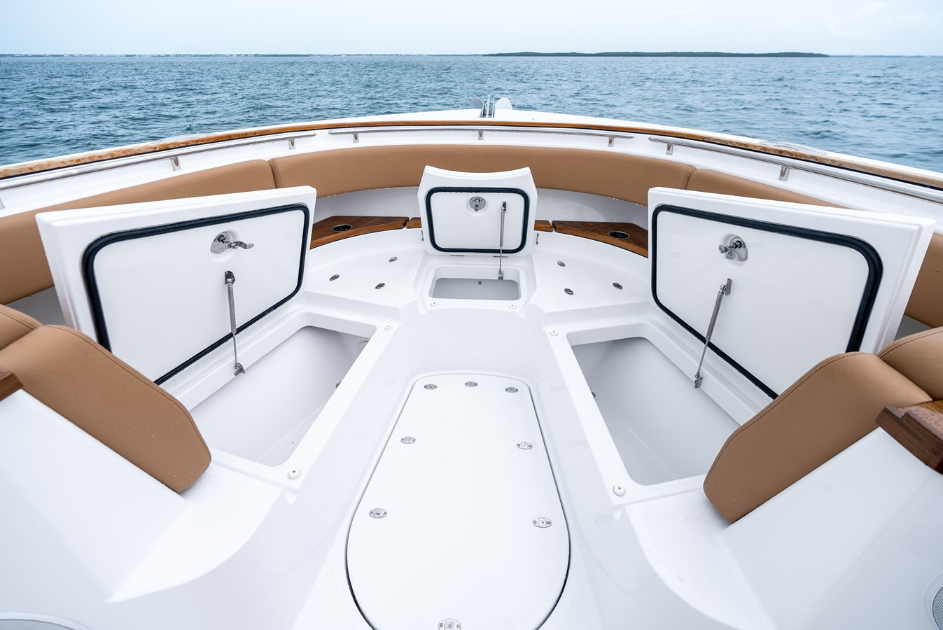 https://arconyachts.ams3.digitaloceanspaces.com/123677/conversions/large_4584679-optimize.jpg